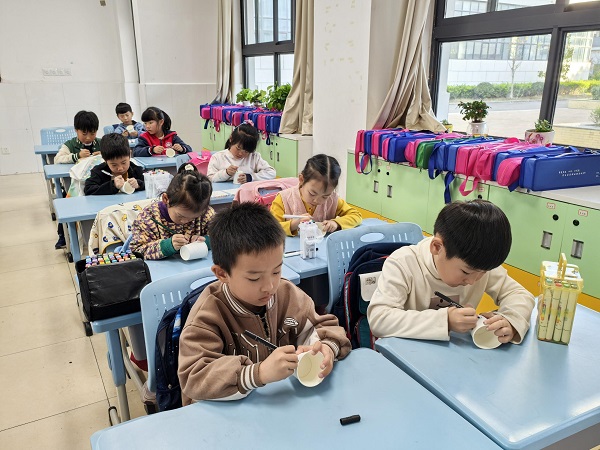创意纸杯画  ——变废为宝的艺术探索